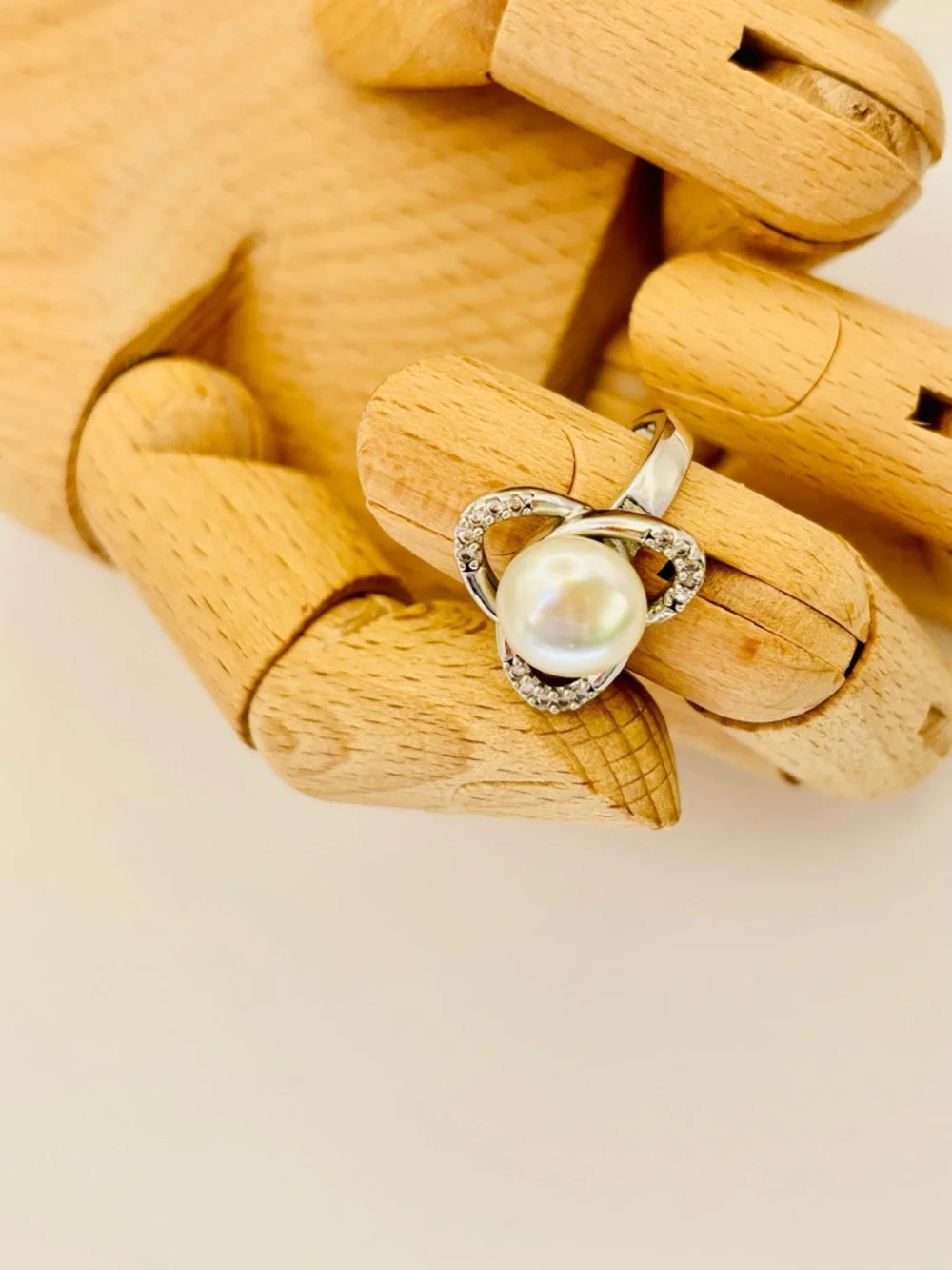 Sterling Silver Pearl Ring with Crystal Accents – Size 6.5 - Picture 2 of 11
